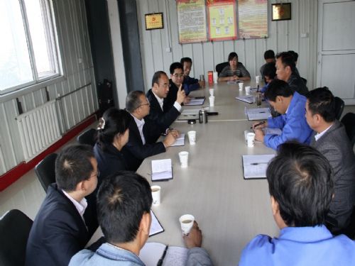 親臨基層，與職工面對面談心