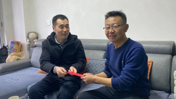 裝備公司領導走訪慰問困難職工